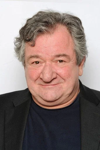 Chân dung Ken Stott