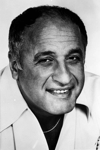 Chân dung Vic Tayback