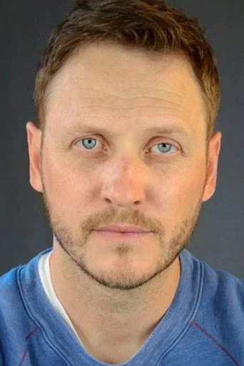 Chân dung Kyle Davis