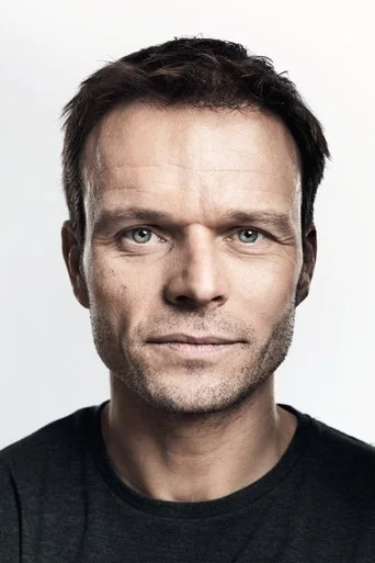 Chân dung Alec Newman