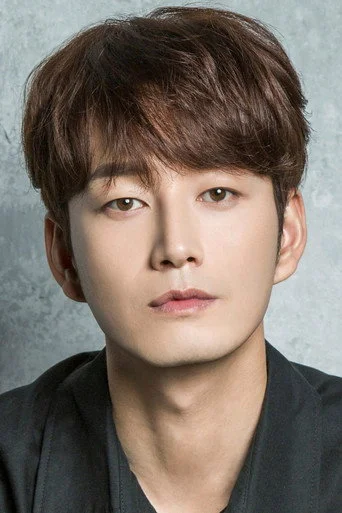 Chân dung Lee Hyun-wook