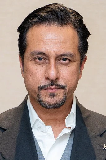 Chân dung Bront Palarae
