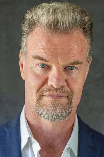 Chân dung Luke Massy