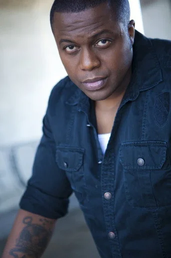 Chân dung Derrick L. McMillon