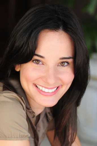 Chân dung Alison Becker