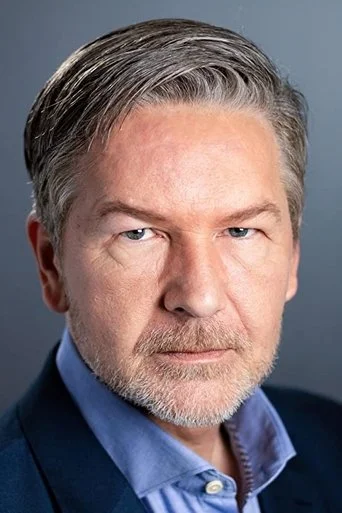 Chân dung Sean Cameron Michael