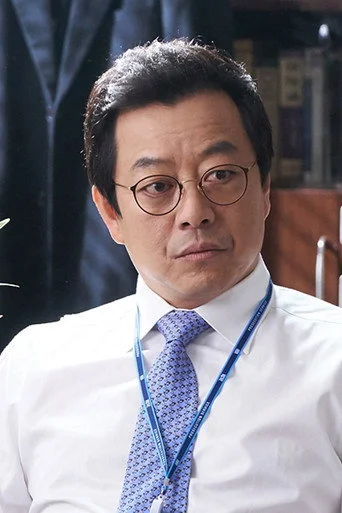 Chân dung Lee Ki-Young