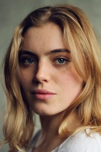 Chân dung Bella Maclean