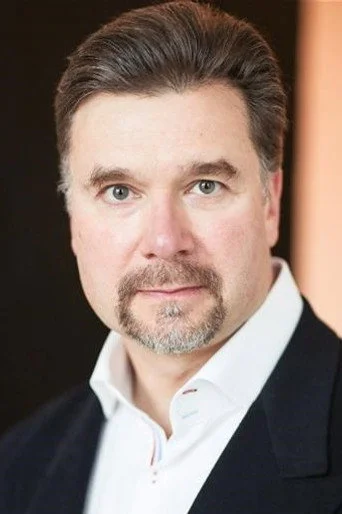 Chân dung Nicholas Colicos
