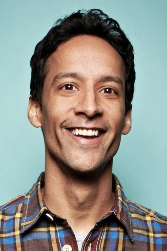 Chân dung Danny Pudi