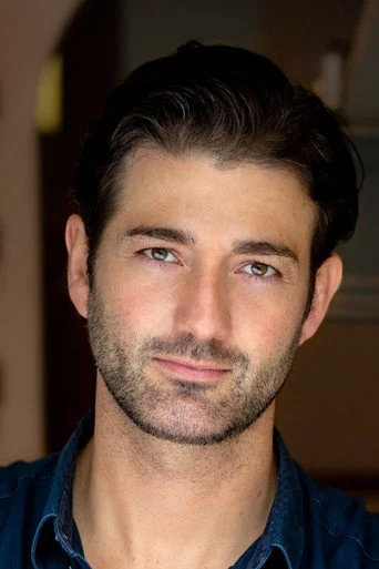 Chân dung Oliver Tompsett