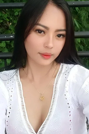 Chân dung Stephanie Raz