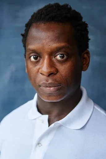 Chân dung Kobna Holdbrook-Smith