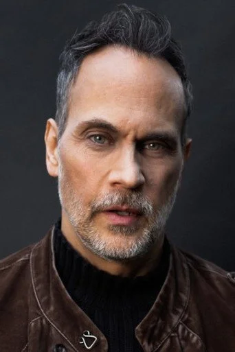 Chân dung Todd Stashwick