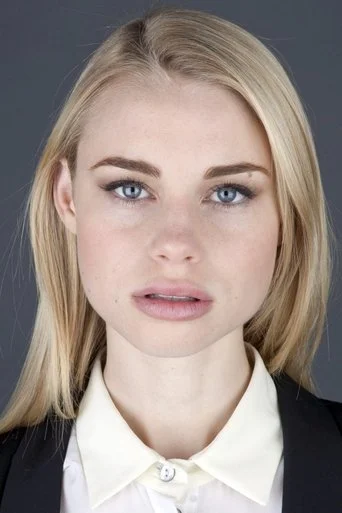 Chân dung Lucy Fry
