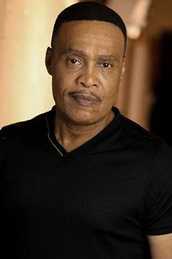 Chân dung L. Warren Young