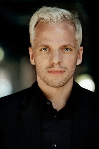 Chân dung Peter Miklusz