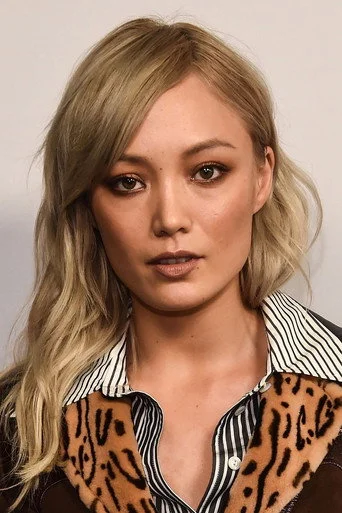 Chân dung Pom Klementieff