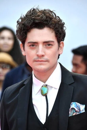 Chân dung Aneurin Barnard