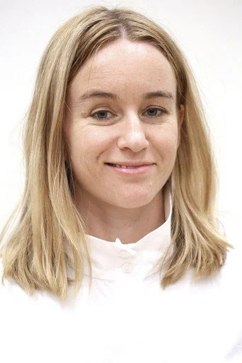 Chân dung Emily Cass McDonnell