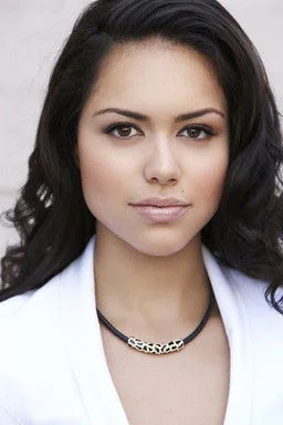 Chân dung Alyssa Diaz