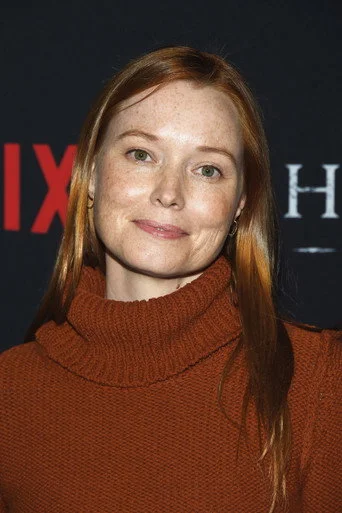 Chân dung Samantha Sloyan
