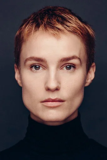 Chân dung Amanda Collin