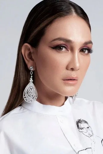 Chân dung Luna Maya