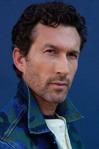Chân dung Aaron Lazar