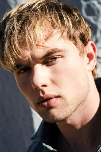 Chân dung Garrett Wareing