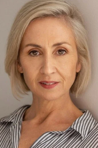 Chân dung Renee Lyons