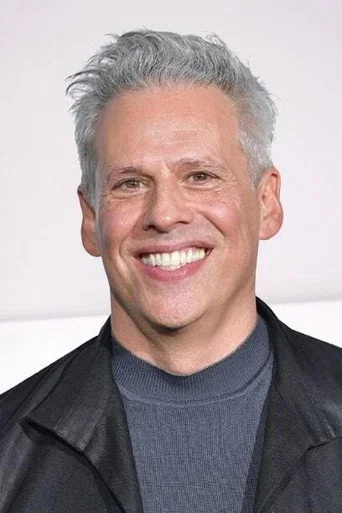 Chân dung Josh Pais