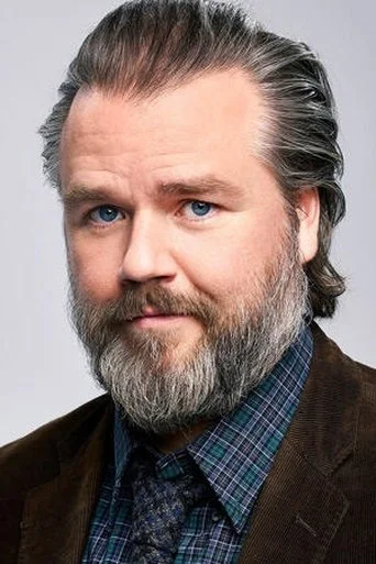 Chân dung Tyler Labine