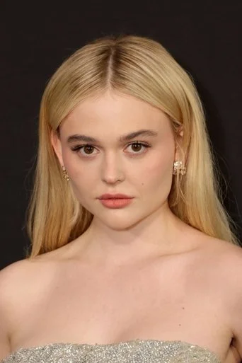 Chân dung Emily Alyn Lind