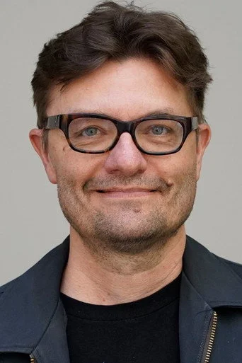 Chân dung James Urbaniak