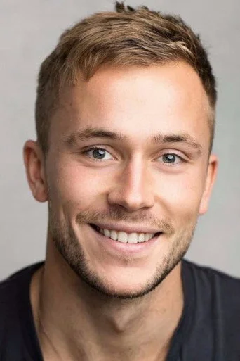 Chân dung Tom Dunne