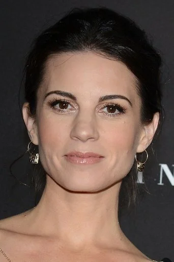 Chân dung Leah Cairns