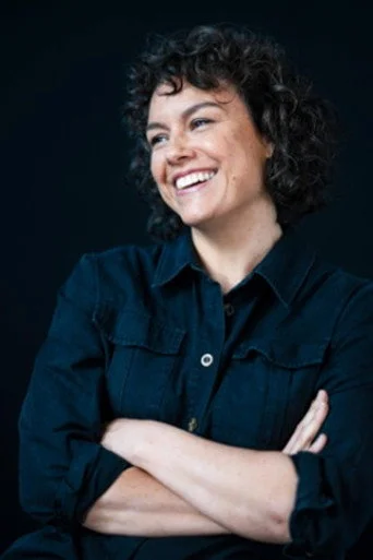 Chân dung Amy Mathews