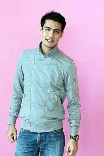 Chân dung Ashraf Muslim