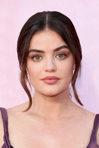 Chân dung Lucy Hale