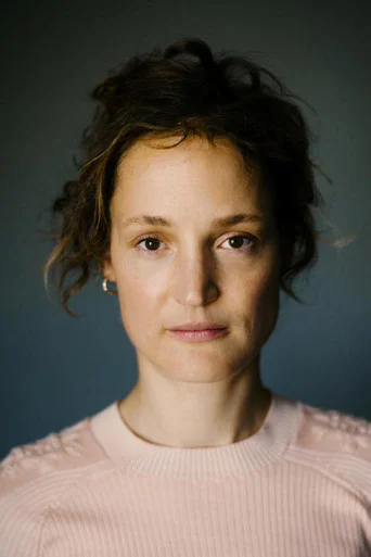 Chân dung Vicky Krieps