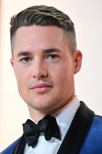 Chân dung Alexander Dreymon