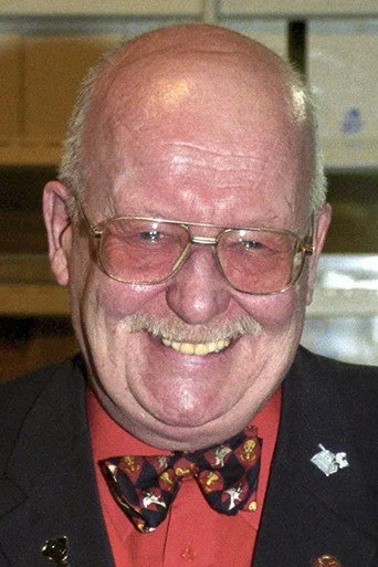 Chân dung Michael Sheard