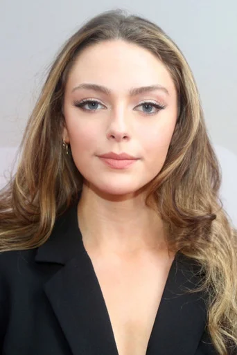 Chân dung Danielle Rose Russell