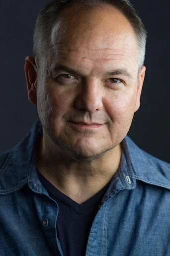 Chân dung David Vegh