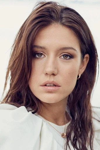 Chân dung Adèle Exarchopoulos