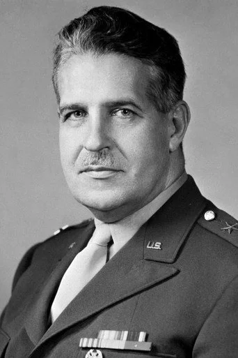 Chân dung Leslie Groves