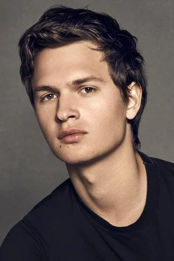 Chân dung Ansel Elgort