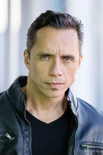 Chân dung Anthony Alvarez