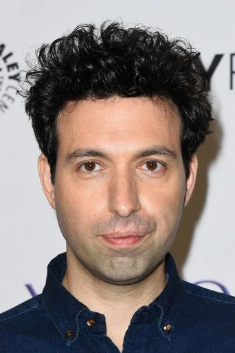Chân dung Alex Karpovsky